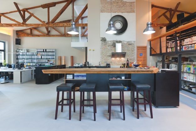 Betondesign Bodenbelag in Betonoptik von Naturo Lübeck, Kunde: Eurocol Architektur